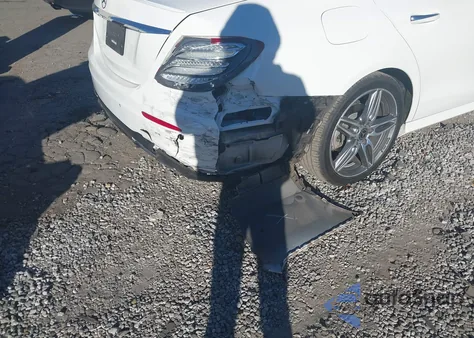 2019 Mercedes-Benz E 300 z USA, uszkodzony, nr VIN WDDZF4JB2KA526176